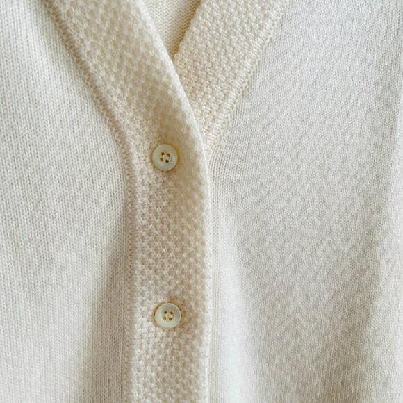 Johnstons of Elgin 100% Cashmere V-Neck Cardigan - Made in Scotland - Picture 3 of 6